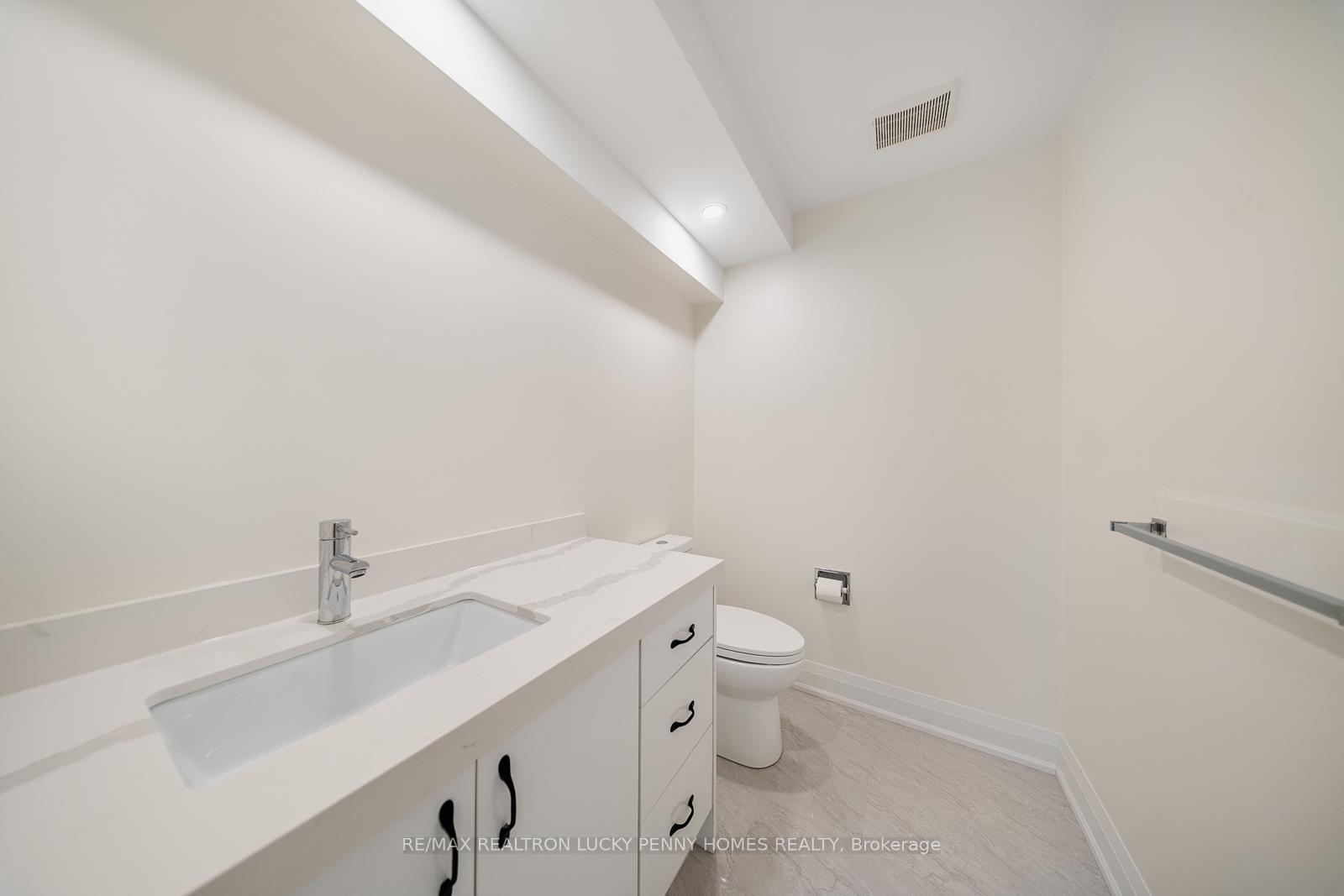 Photo 25 of 35 Walnut Glen Place, Markham, Devil's Elbow — HOMEH