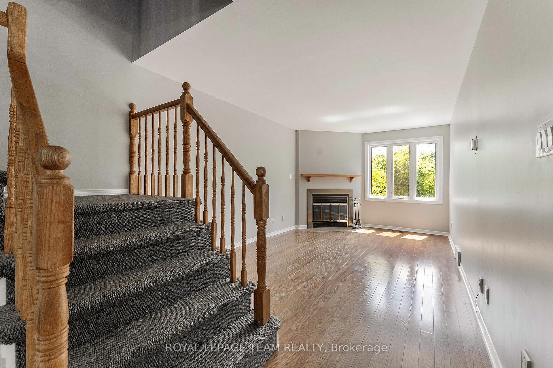 Photo 13 of 31 Robarts Crescent, Ottawa, Kanata - Katimavik — HOMEH