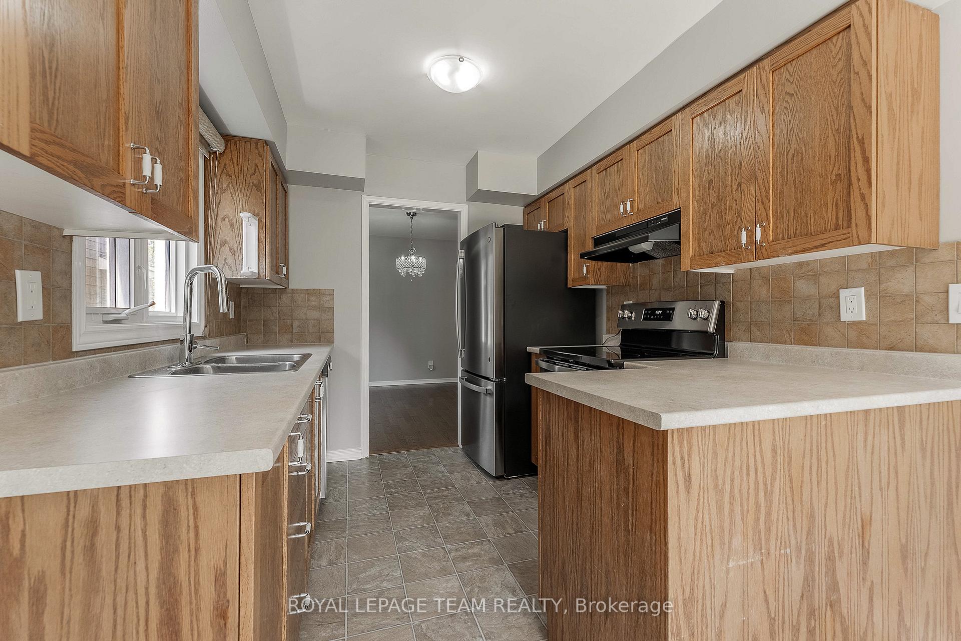 Photo 17 of 31 Robarts Crescent, Ottawa, Kanata - Katimavik — HOMEH