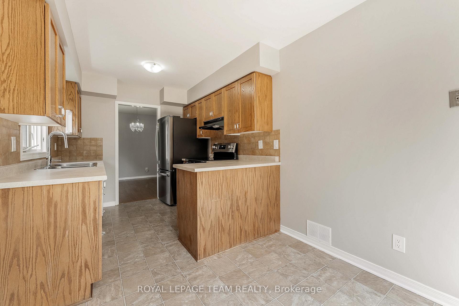 Photo 20 of 31 Robarts Crescent, Ottawa, Kanata - Katimavik — HOMEH