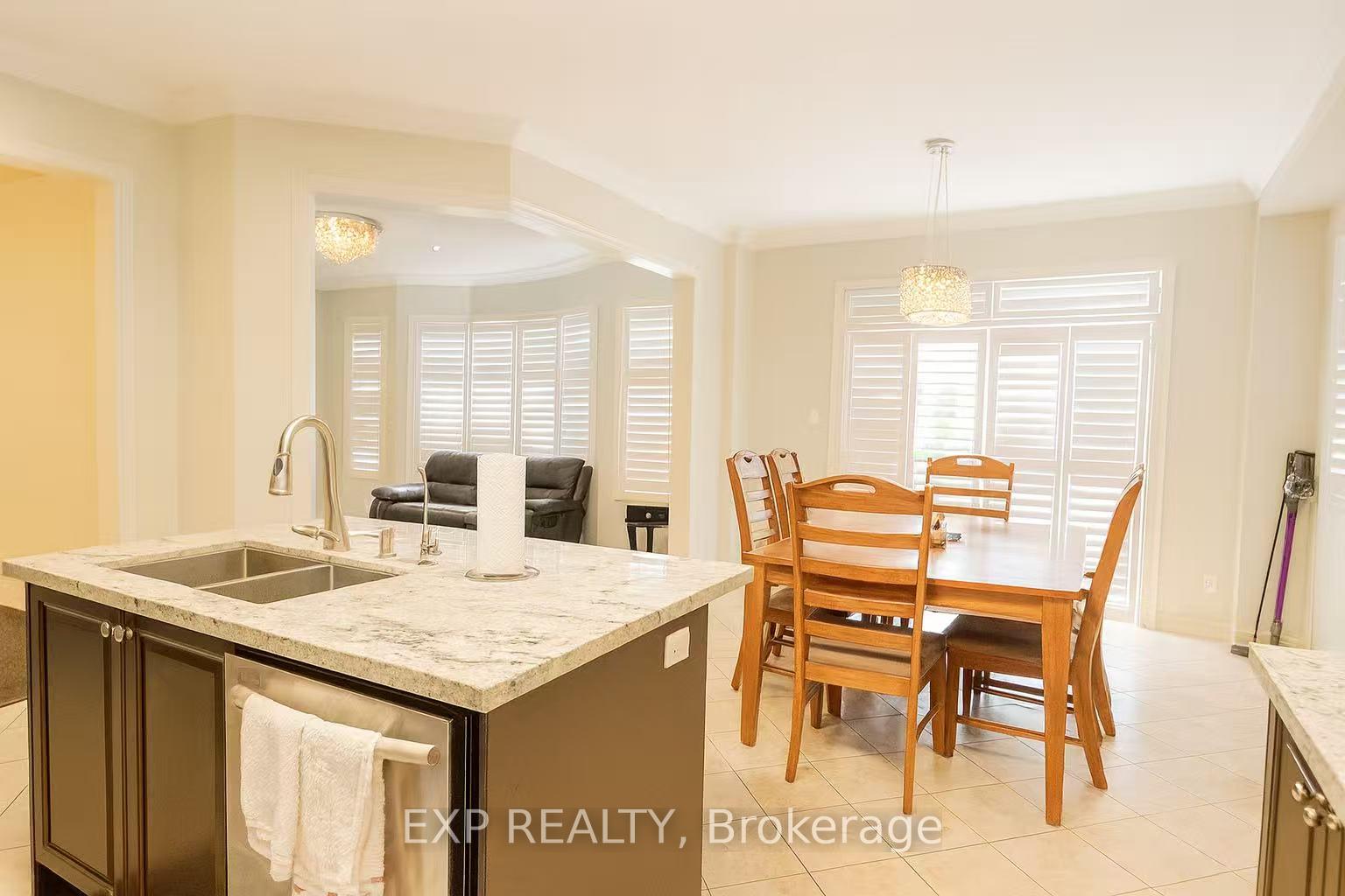 Photo 7 of 278 The Bridle Walk, Markham, Berczy — HOMEH