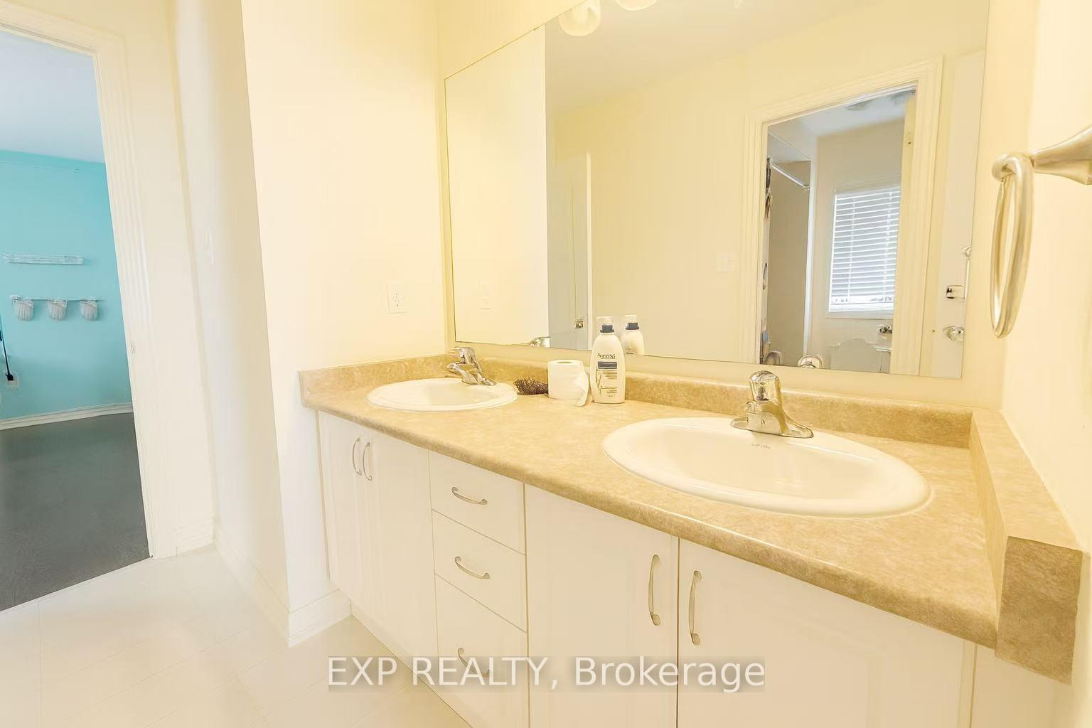Photo 17 of 278 The Bridle Walk, Markham, Berczy — HOMEH