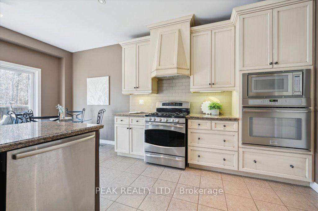 Photo 11 of 708 Robert Ferrie Drive, Kitchener — HOMEH