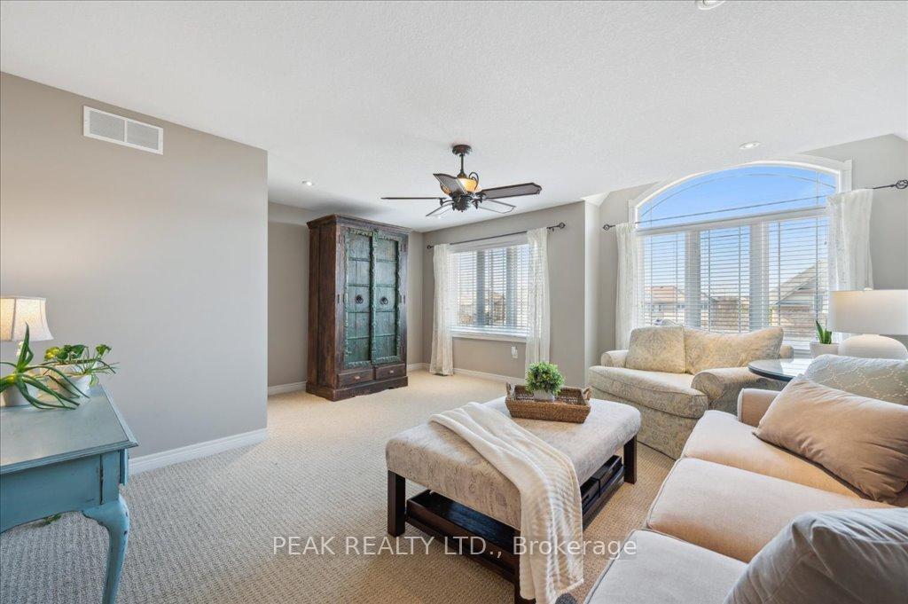 Photo 15 of 708 Robert Ferrie Drive, Kitchener — HOMEH