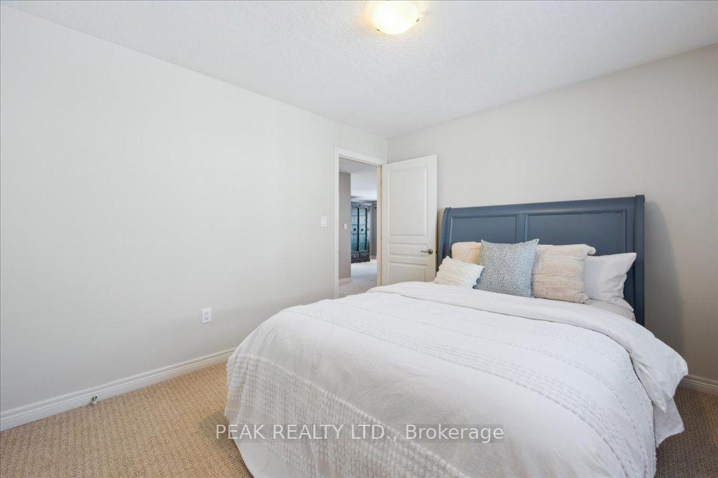 Photo 19 of 708 Robert Ferrie Drive, Kitchener — HOMEH