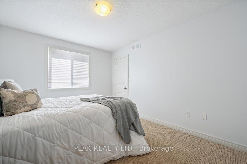 Photo 20 of 708 Robert Ferrie Drive, Kitchener — HOMEH