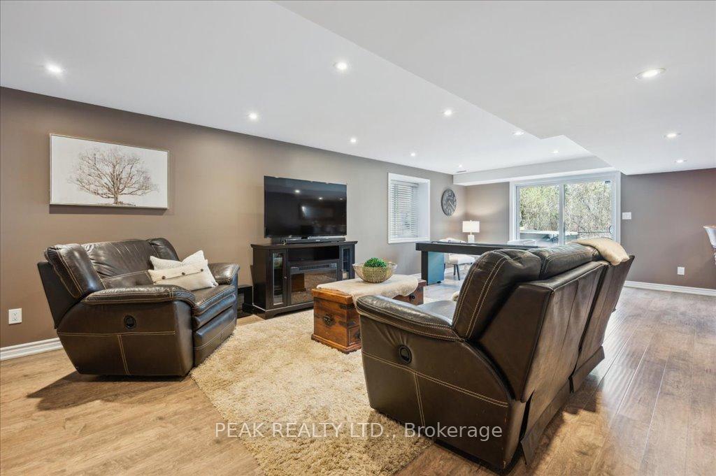 Photo 29 of 708 Robert Ferrie Drive, Kitchener — HOMEH