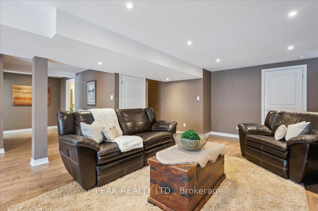 Photo 31 of 708 Robert Ferrie Drive, Kitchener — HOMEH
