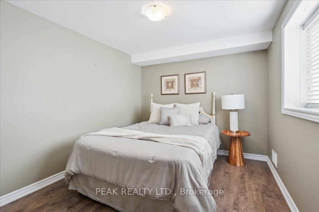 Photo 33 of 708 Robert Ferrie Drive, Kitchener — HOMEH