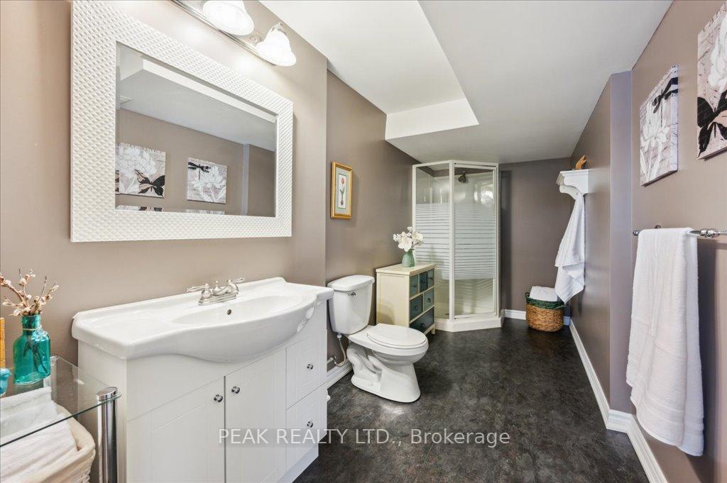 Photo 34 of 708 Robert Ferrie Drive, Kitchener — HOMEH