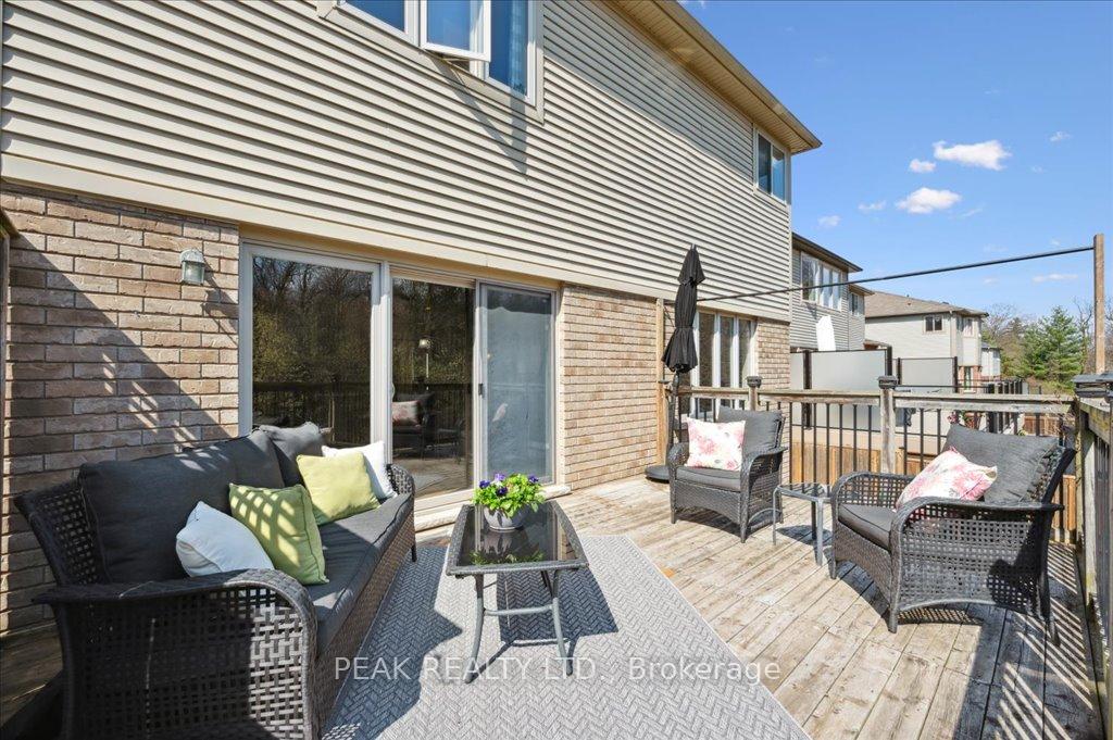 Photo 37 of 708 Robert Ferrie Drive, Kitchener — HOMEH