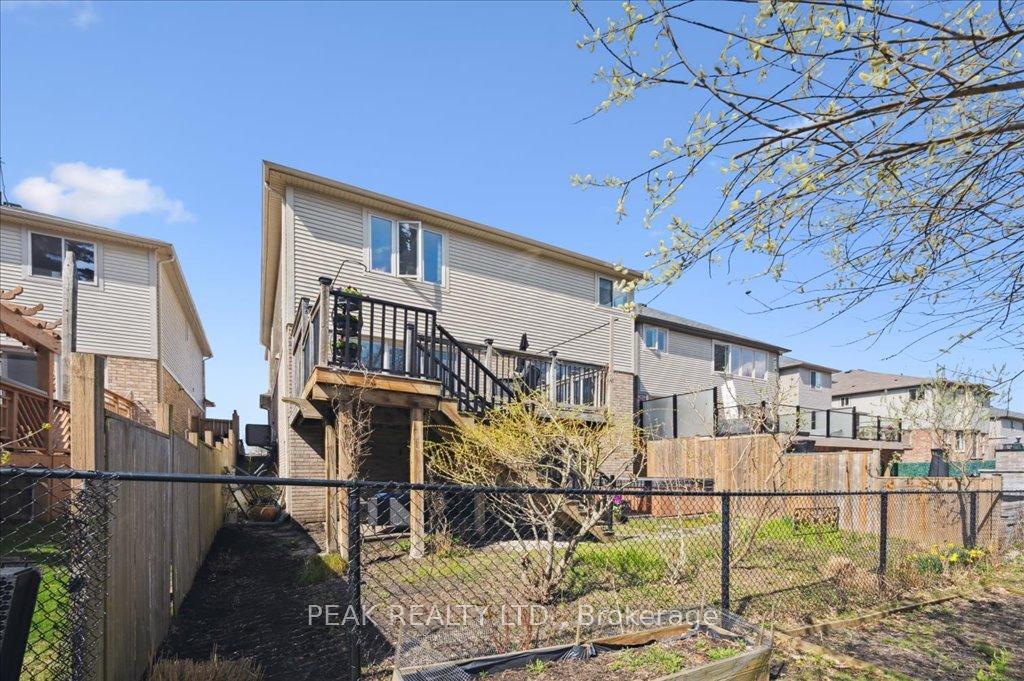 Photo 42 of 708 Robert Ferrie Drive, Kitchener — HOMEH