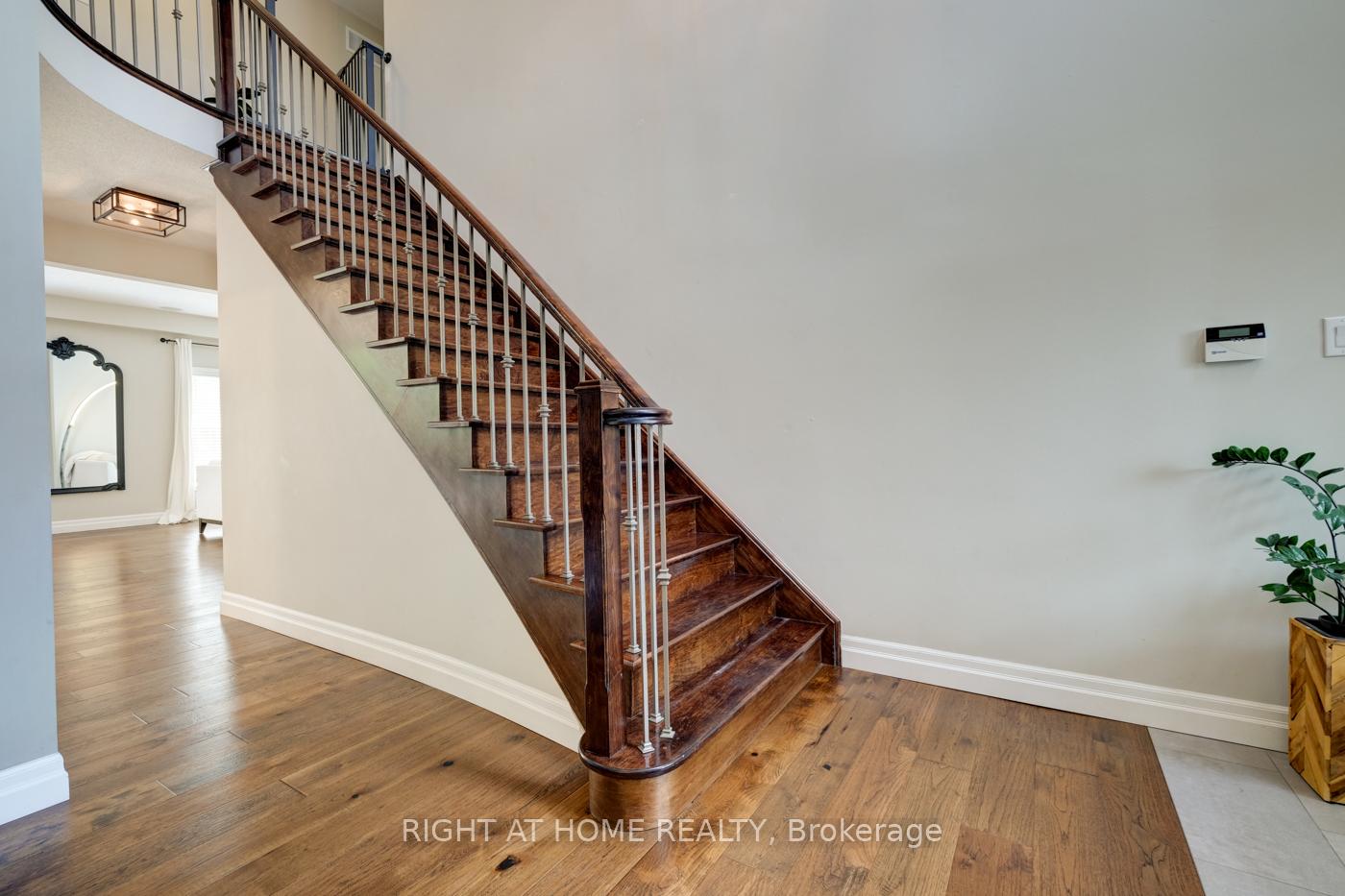 Photo 4 of 41 Watercliff Place, Hamilton, Winona Park — HOMEH