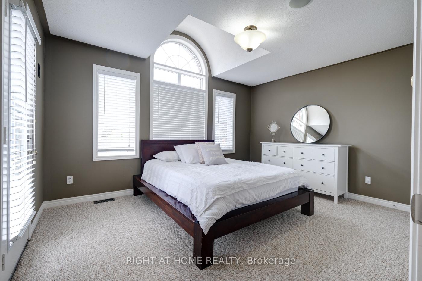 Photo 20 of 41 Watercliff Place, Hamilton, Winona Park — HOMEH