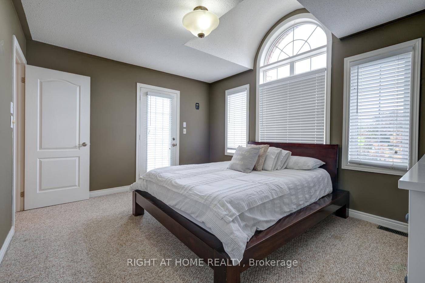 Photo 21 of 41 Watercliff Place, Hamilton, Winona Park — HOMEH