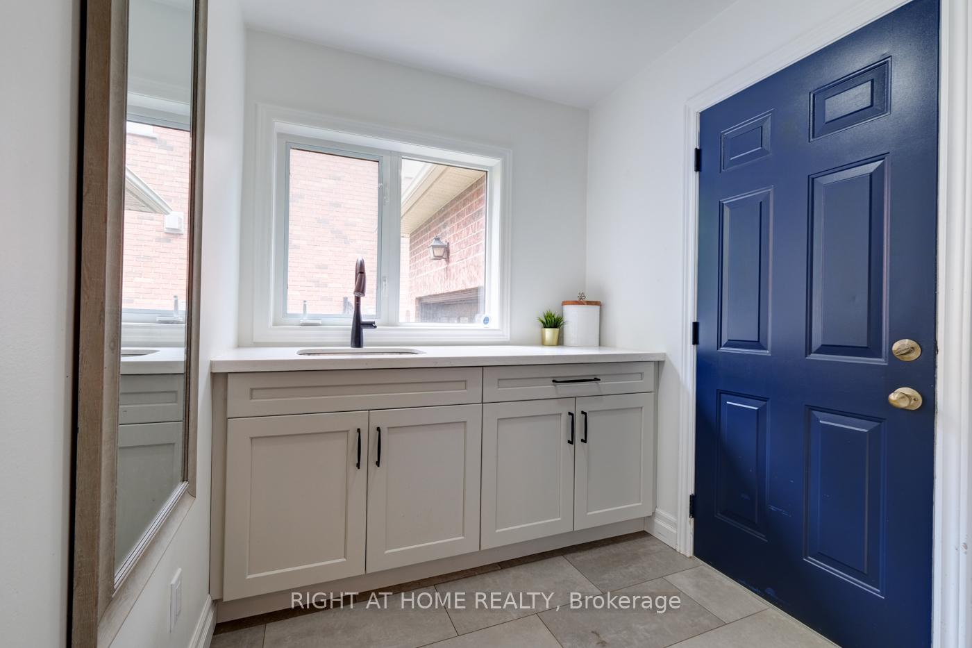 Photo 33 of 41 Watercliff Place, Hamilton, Winona Park — HOMEH
