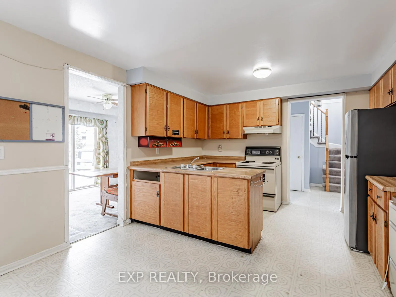 Photo 2 of 90 Hart Boulevard, Clarington, Newcastle — HOMEH