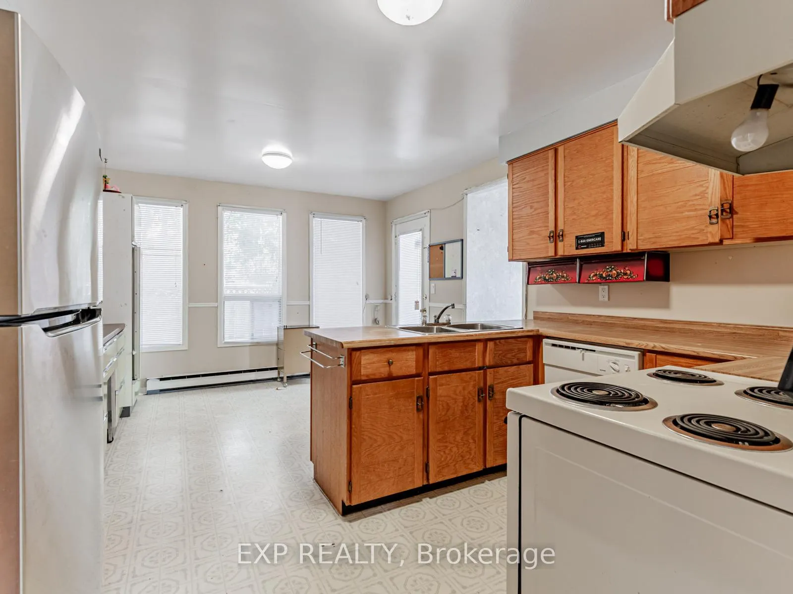 Photo 6 of 90 Hart Boulevard, Clarington, Newcastle — HOMEH