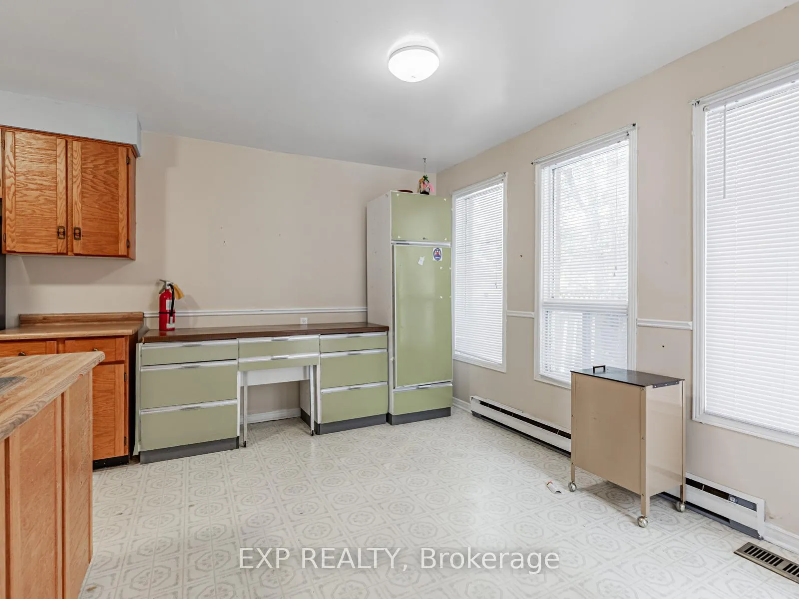 Photo 7 of 90 Hart Boulevard, Clarington, Newcastle — HOMEH