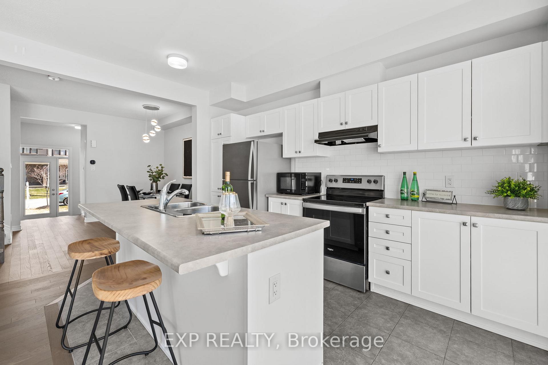 Photo 10 of 755 Brittanic Road, Ottawa, Kanata - Emerald Meadows/Trailwest — HOMEH