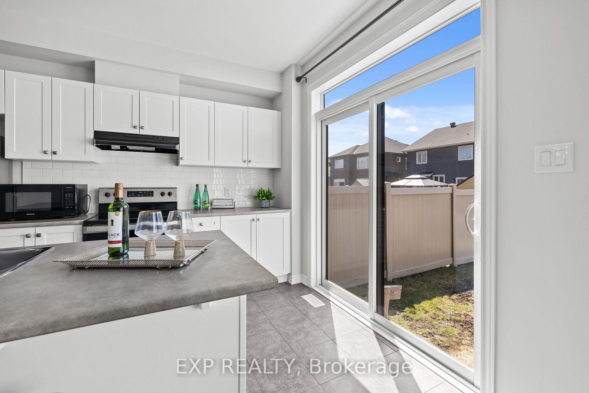 Photo 11 of 755 Brittanic Road, Ottawa, Kanata - Emerald Meadows/Trailwest — HOMEH