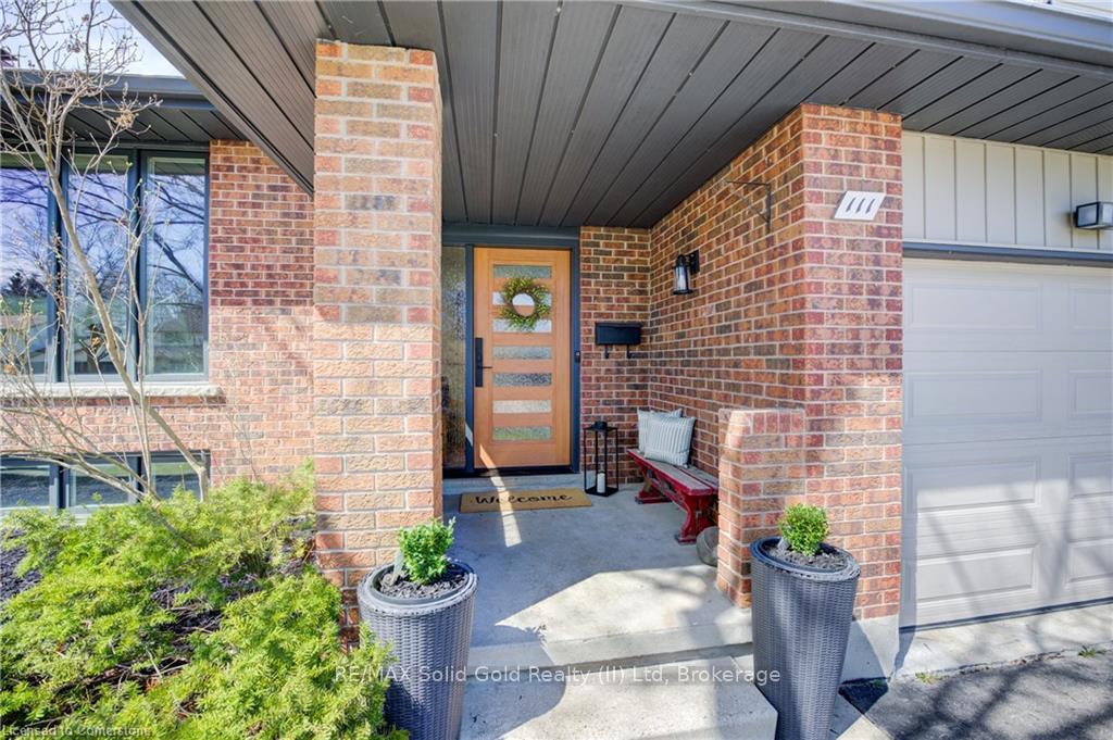 Photo 4 of 111 Georgian Crescent, Kitchener — HOMEH