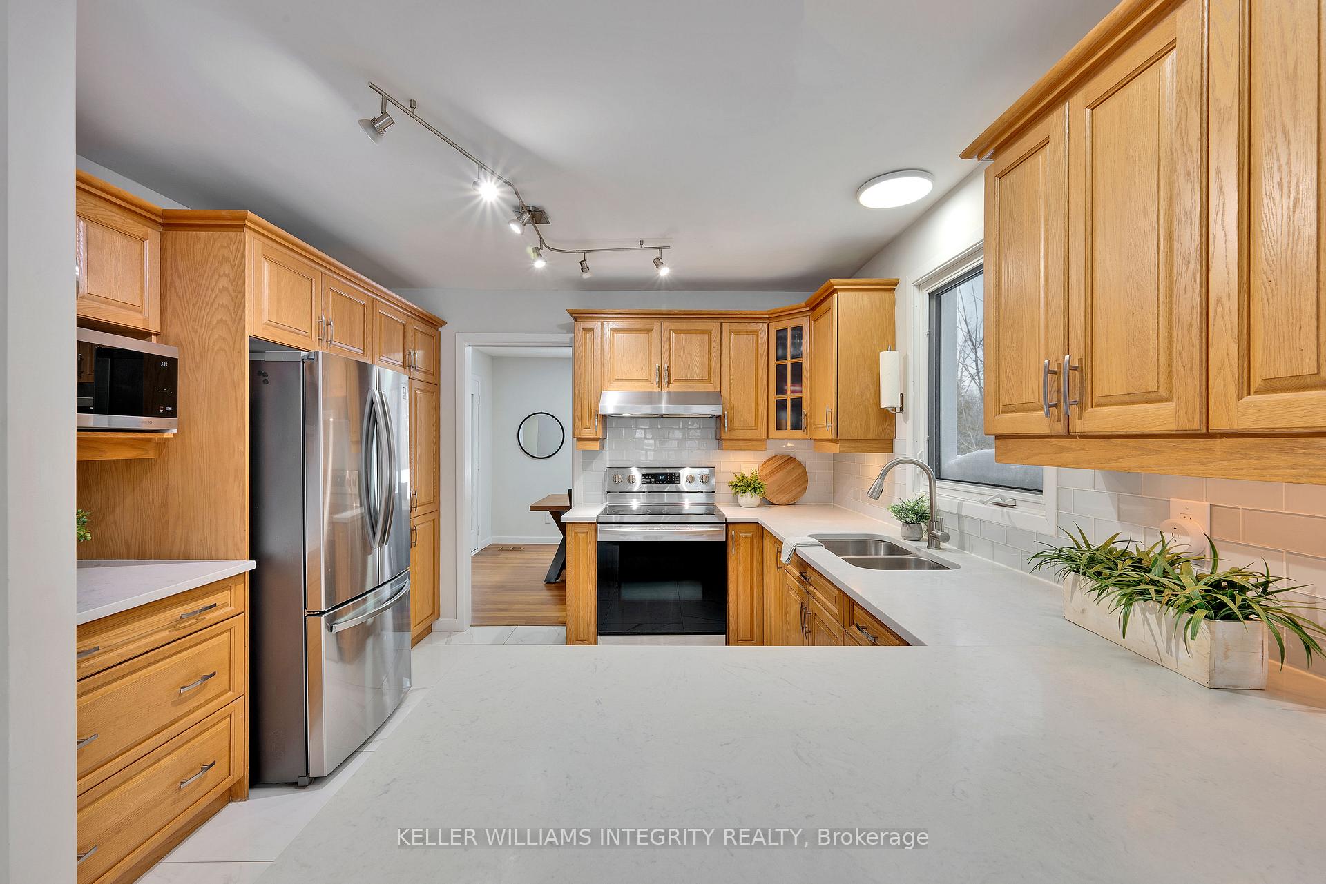 Photo 14 of 2344 Old Second Line Road, Ottawa, Kanata - Kanata (North West) — HOMEH