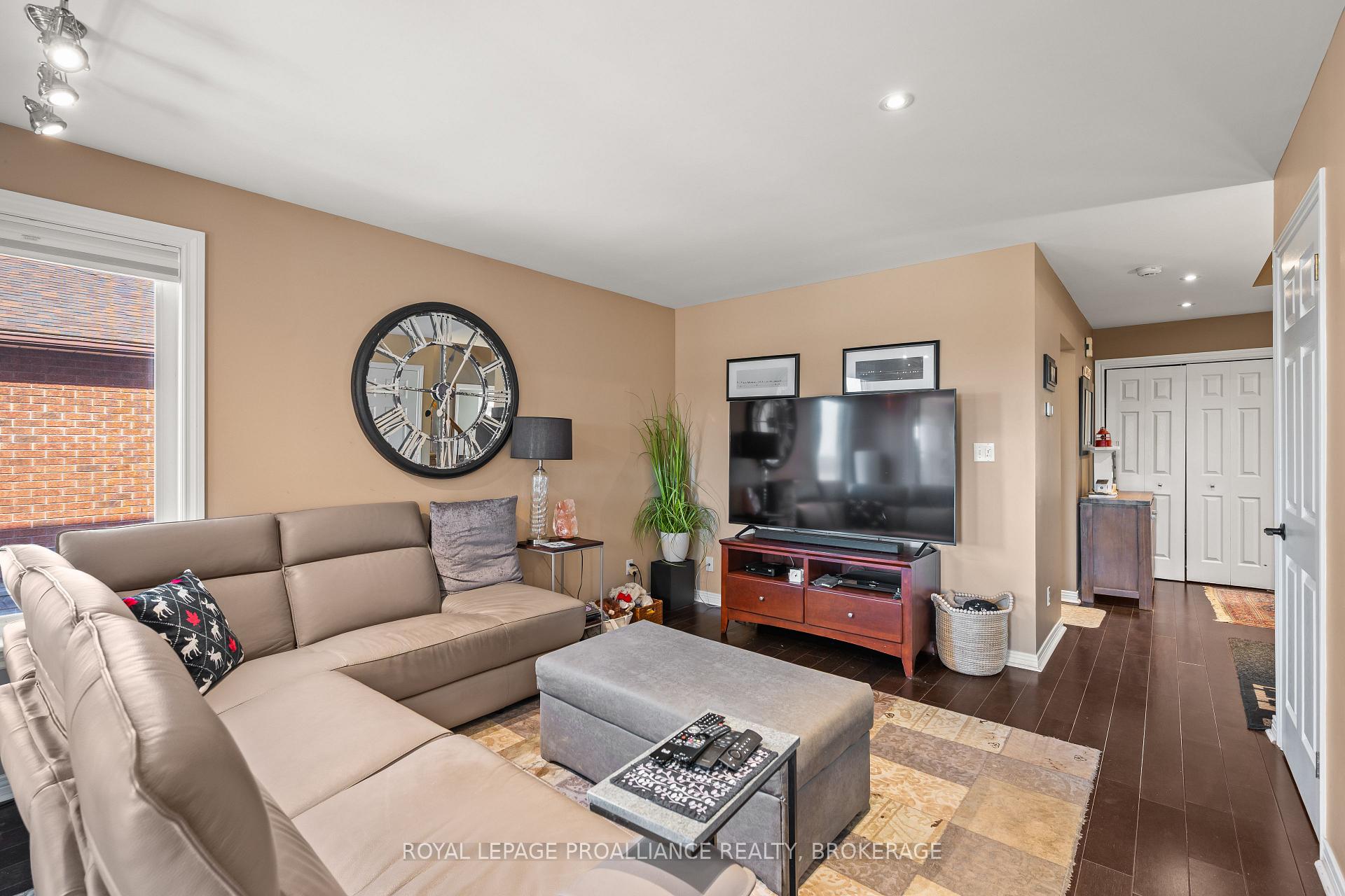 Photo 11 of 74 Point St. Mark Drive, Kingston, Kingston East (Incl Barret Crt) — HOMEH
