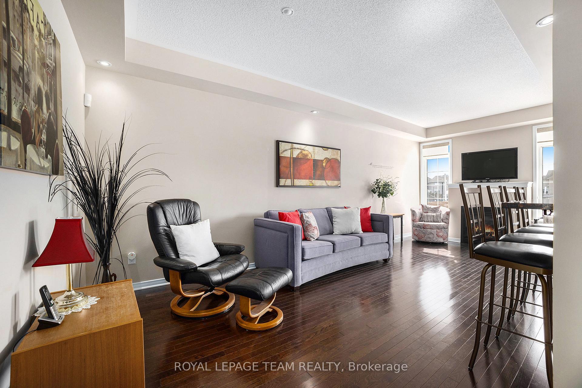 Photo 8 of 138 Akerson Road, Ottawa, Kanata - Emerald Meadows/Trailwest — HOMEH