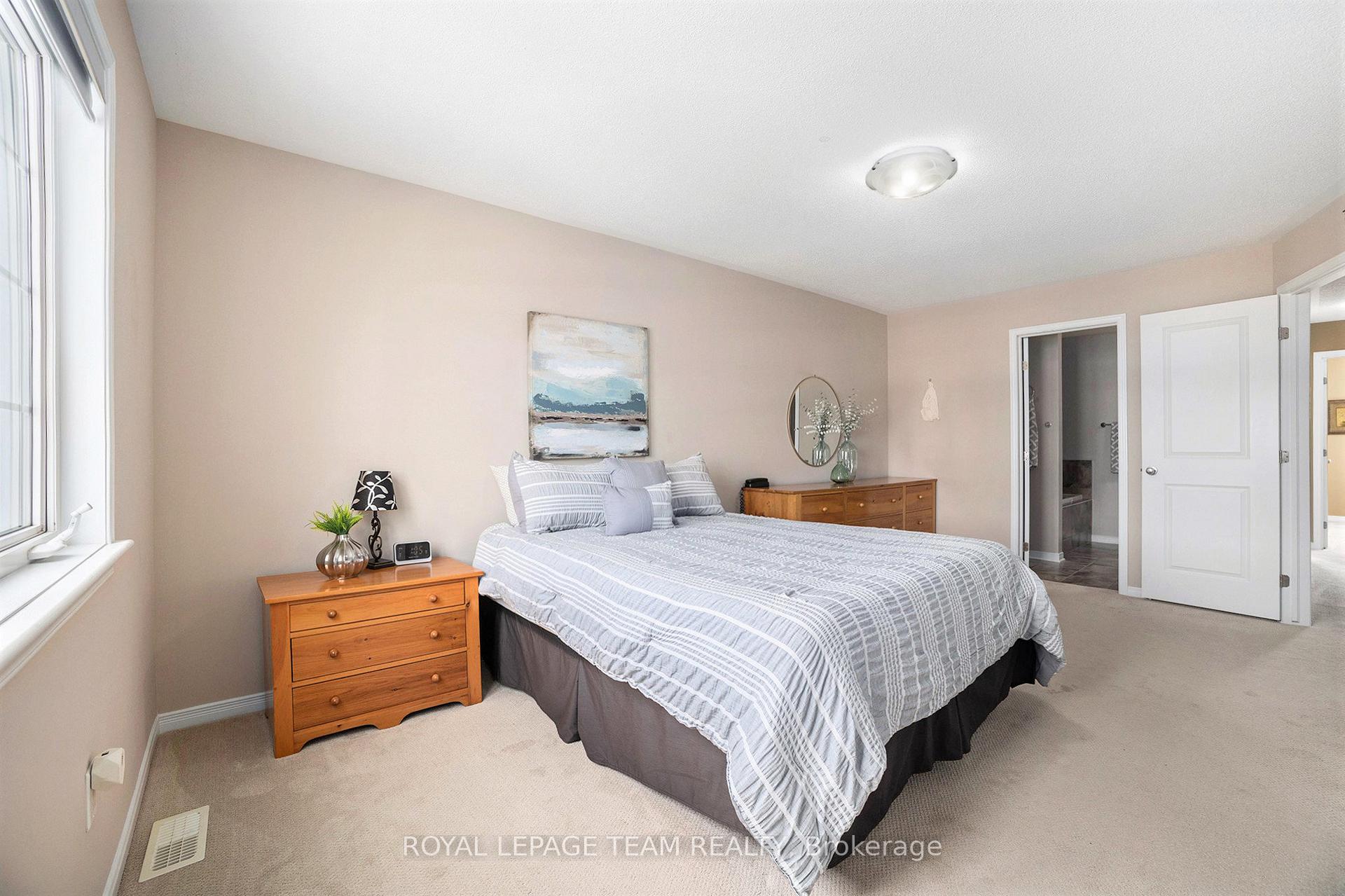 Photo 19 of 138 Akerson Road, Ottawa, Kanata - Emerald Meadows/Trailwest — HOMEH