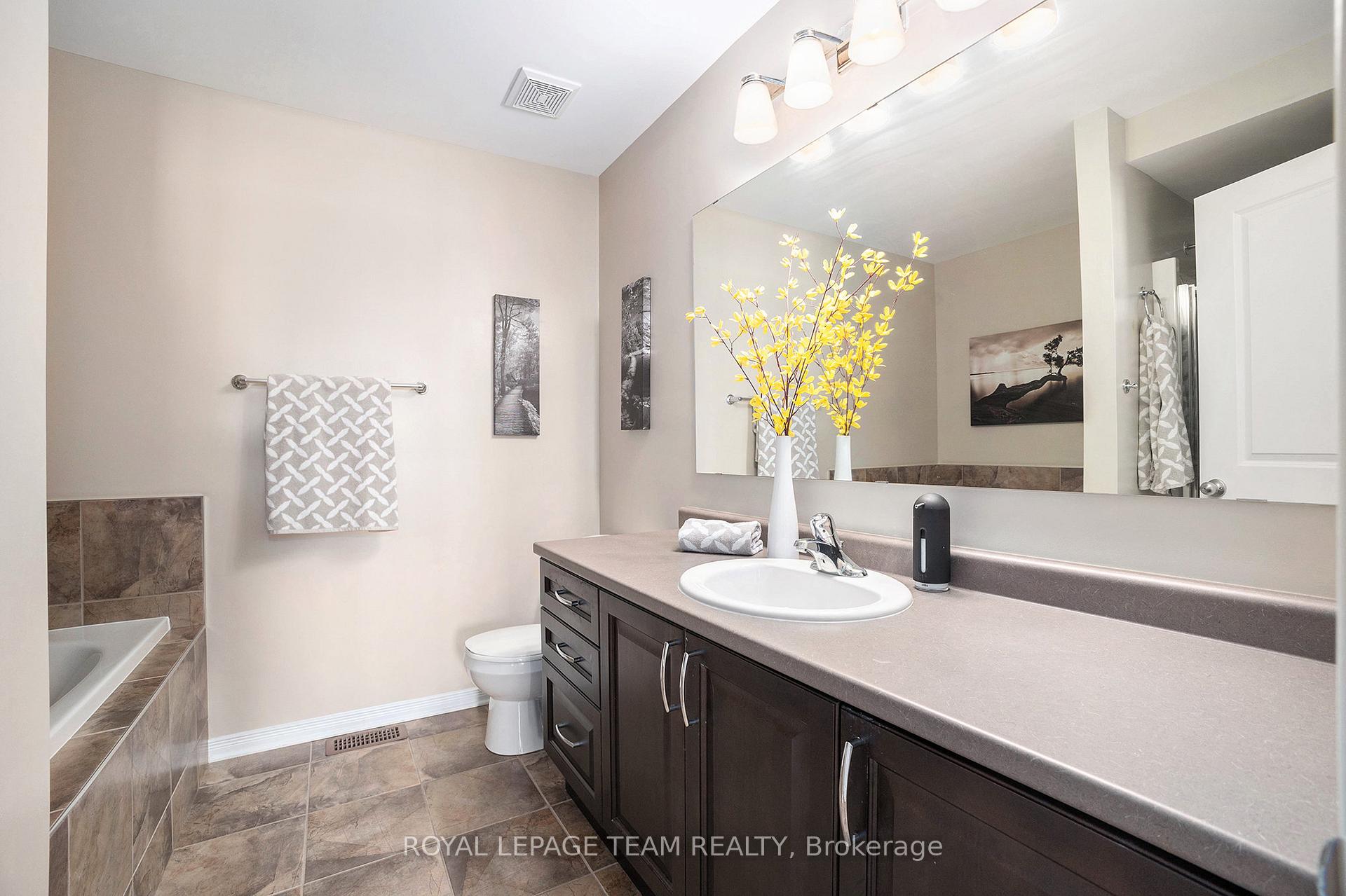 Photo 22 of 138 Akerson Road, Ottawa, Kanata - Emerald Meadows/Trailwest — HOMEH