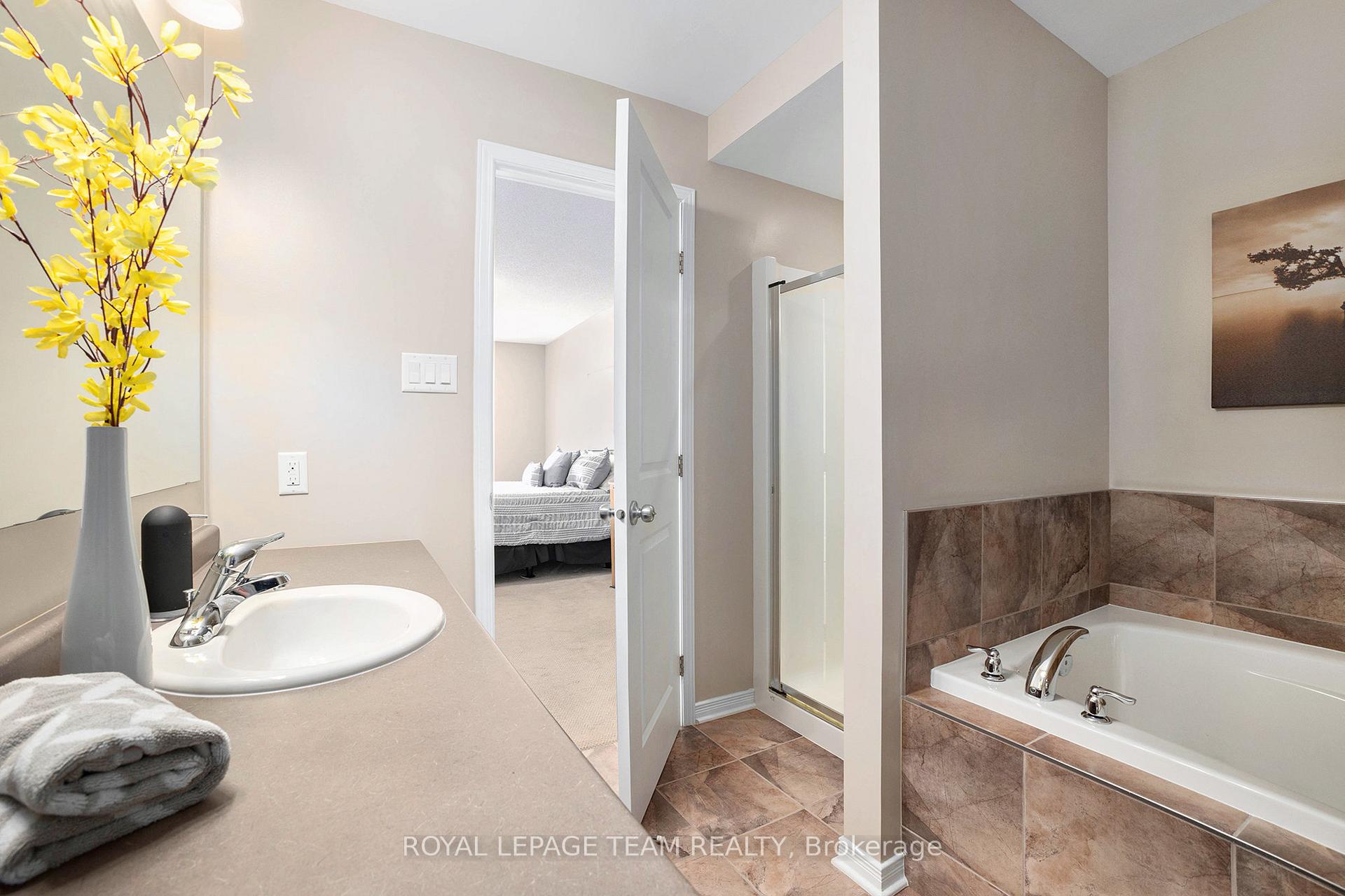 Photo 23 of 138 Akerson Road, Ottawa, Kanata - Emerald Meadows/Trailwest — HOMEH