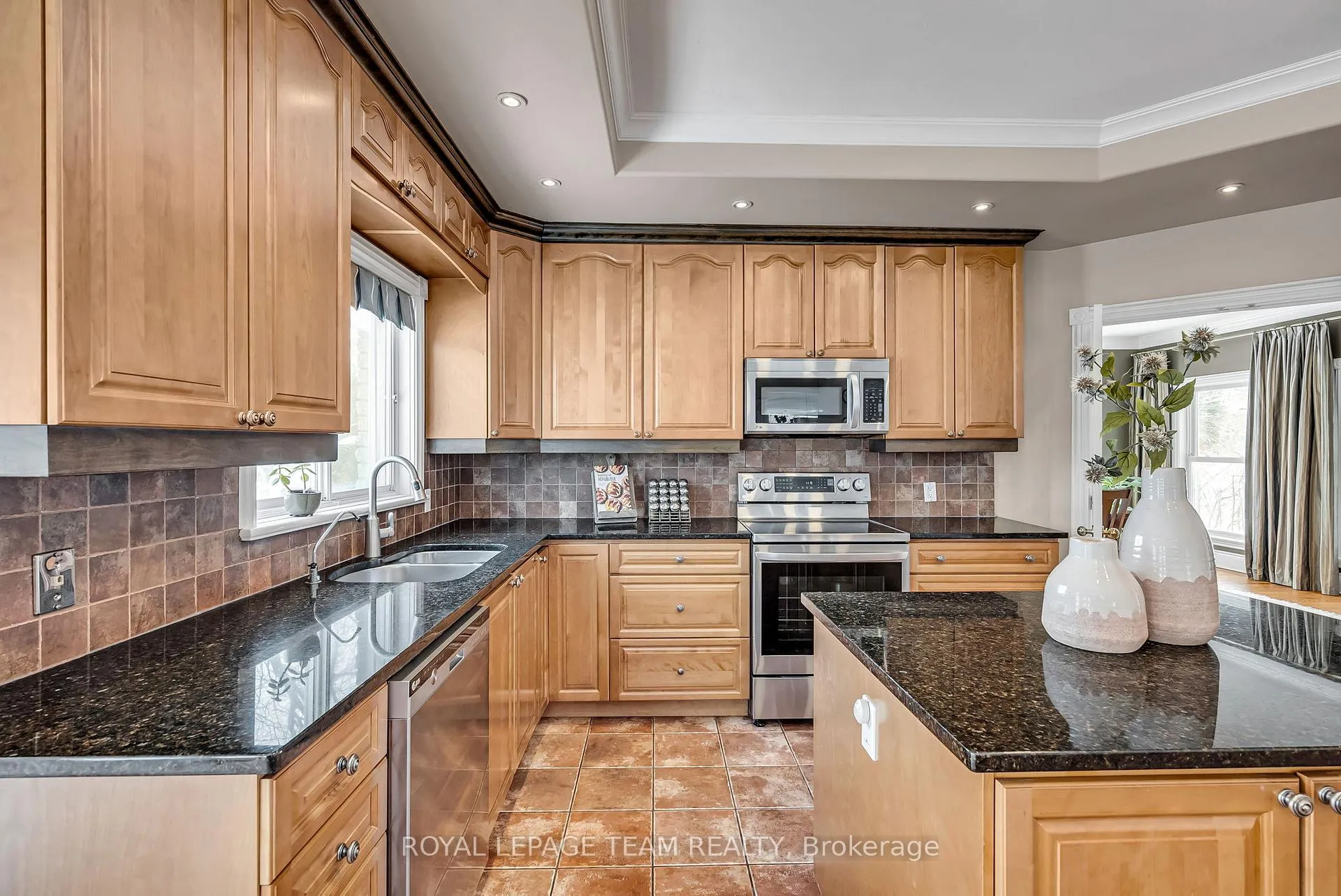 Photo 13 of 1345 Potter Drive, Ottawa, Manotick Village & Manotick Estates — HOMEH