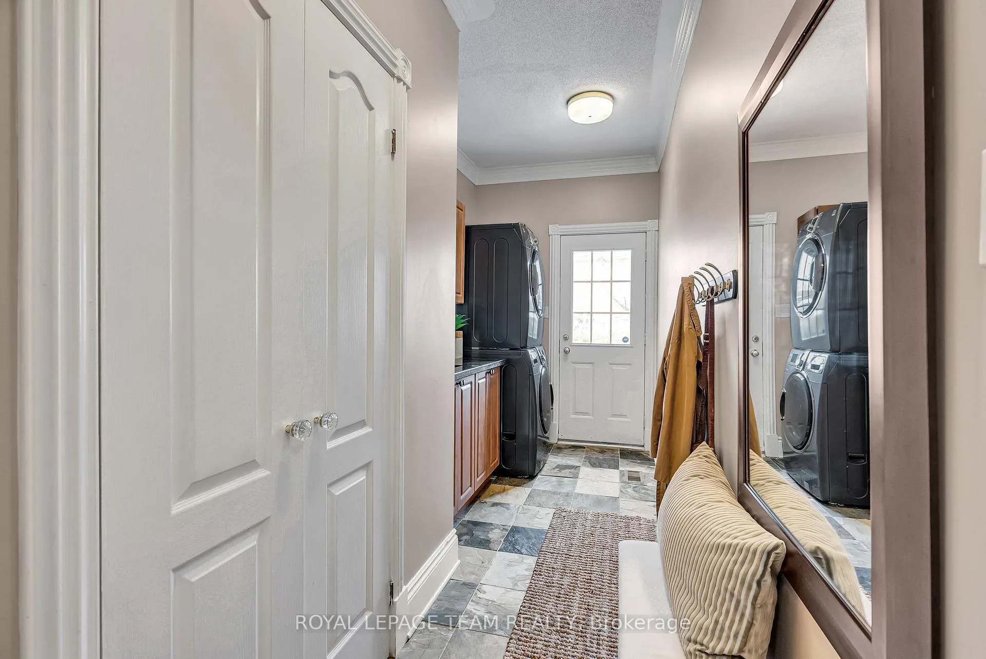 Photo 19 of 1345 Potter Drive, Ottawa, Manotick Village & Manotick Estates — HOMEH