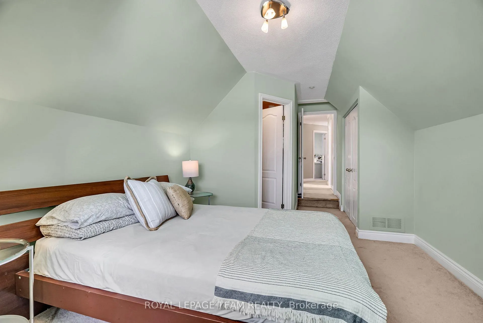 Photo 28 of 1345 Potter Drive, Ottawa, Manotick Village & Manotick Estates — HOMEH