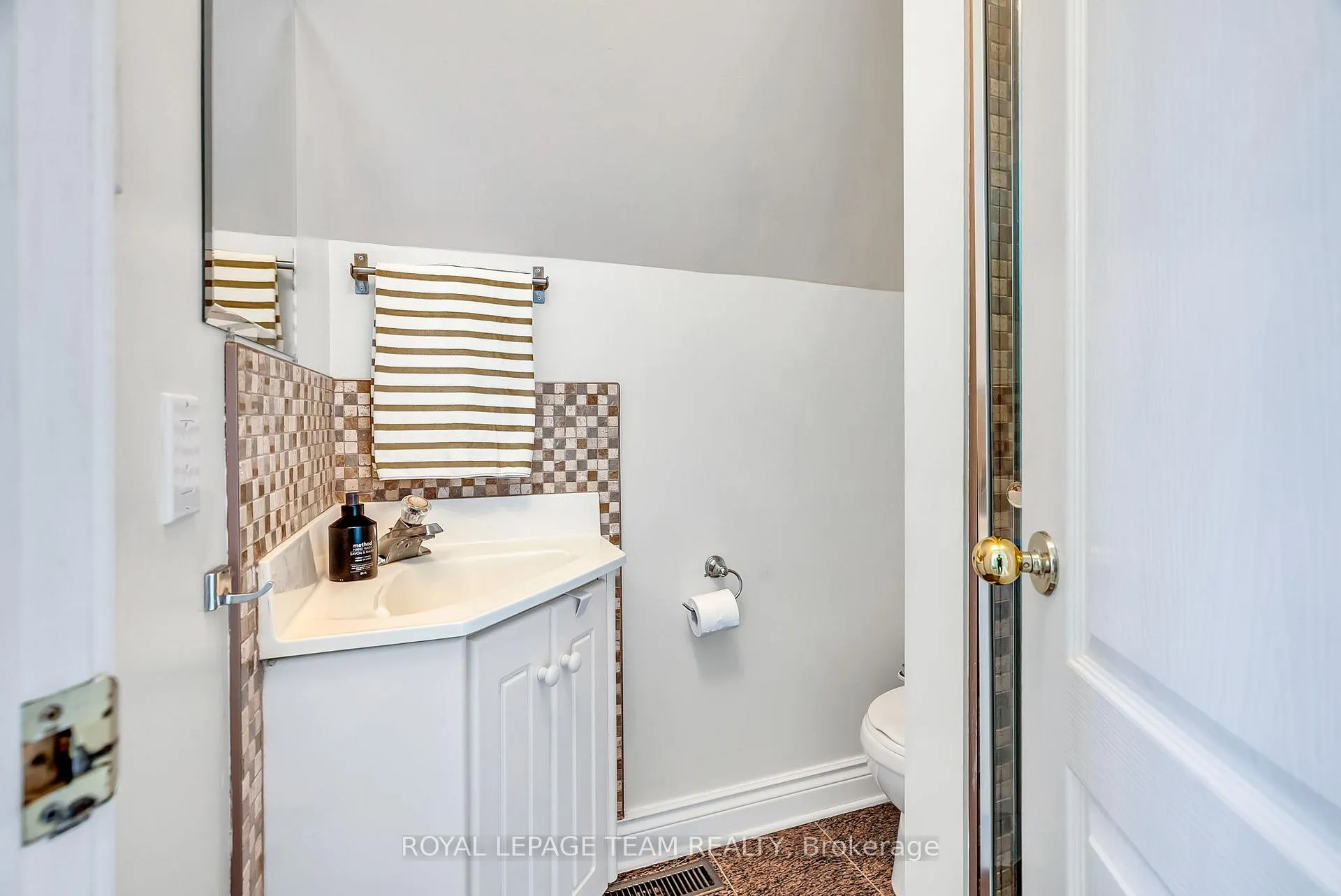 Photo 29 of 1345 Potter Drive, Ottawa, Manotick Village & Manotick Estates — HOMEH