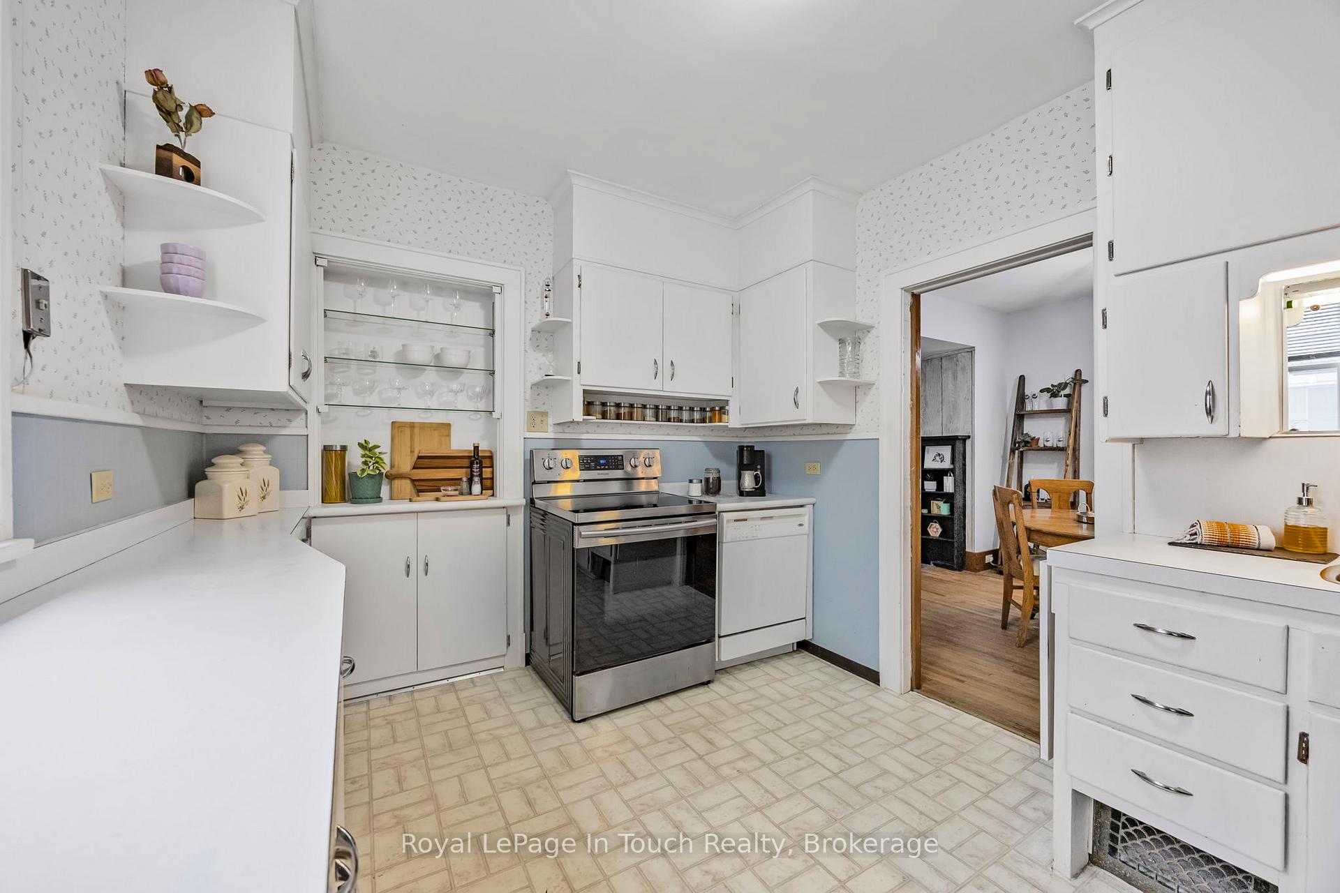 Photo 10 of 475 Midland Avenue, Midland — HOMEH