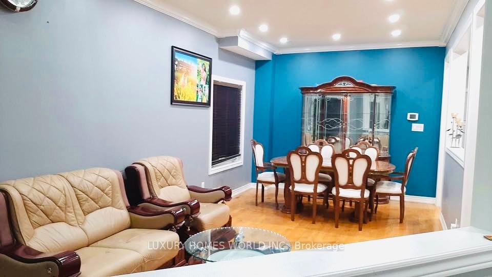 Photo 2 of 18 Sandham Crescent, Markham, Middlefield — HOMEH