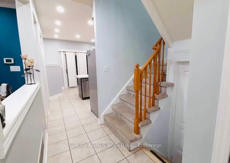 Photo 3 of 18 Sandham Crescent, Markham, Middlefield — HOMEH