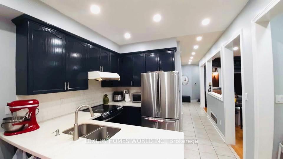 Photo 4 of 18 Sandham Crescent, Markham, Middlefield — HOMEH