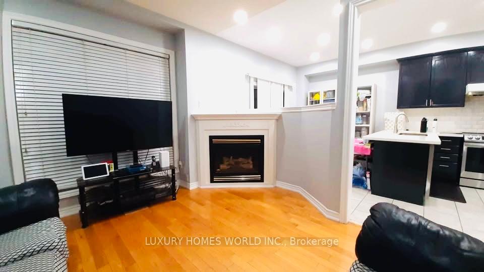 Photo 5 of 18 Sandham Crescent, Markham, Middlefield — HOMEH