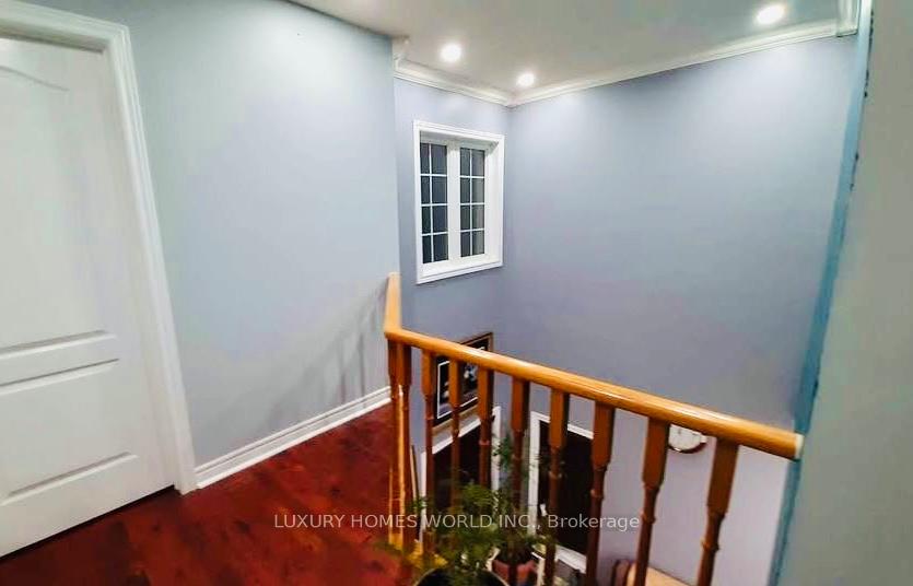 Photo 6 of 18 Sandham Crescent, Markham, Middlefield — HOMEH