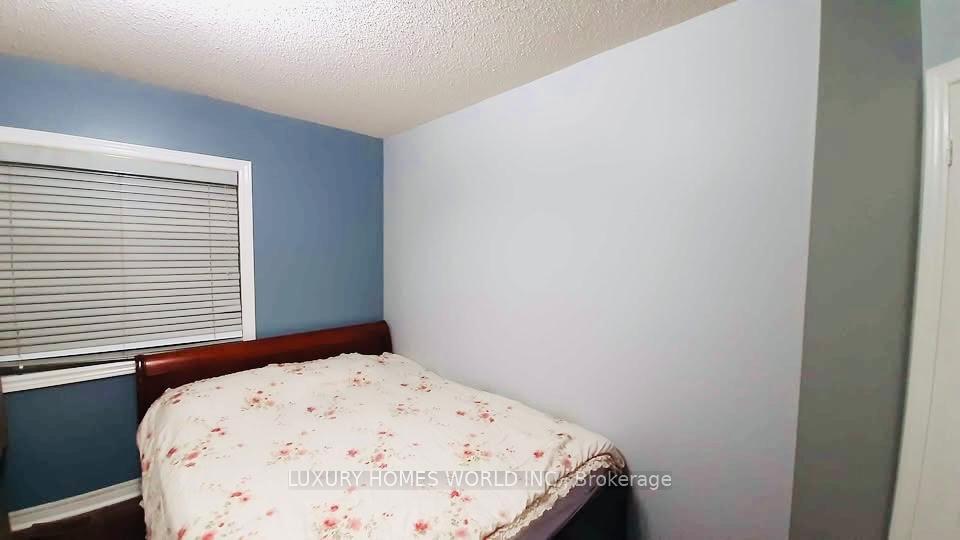 Photo 10 of 18 Sandham Crescent, Markham, Middlefield — HOMEH