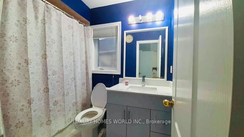 Photo 11 of 18 Sandham Crescent, Markham, Middlefield — HOMEH