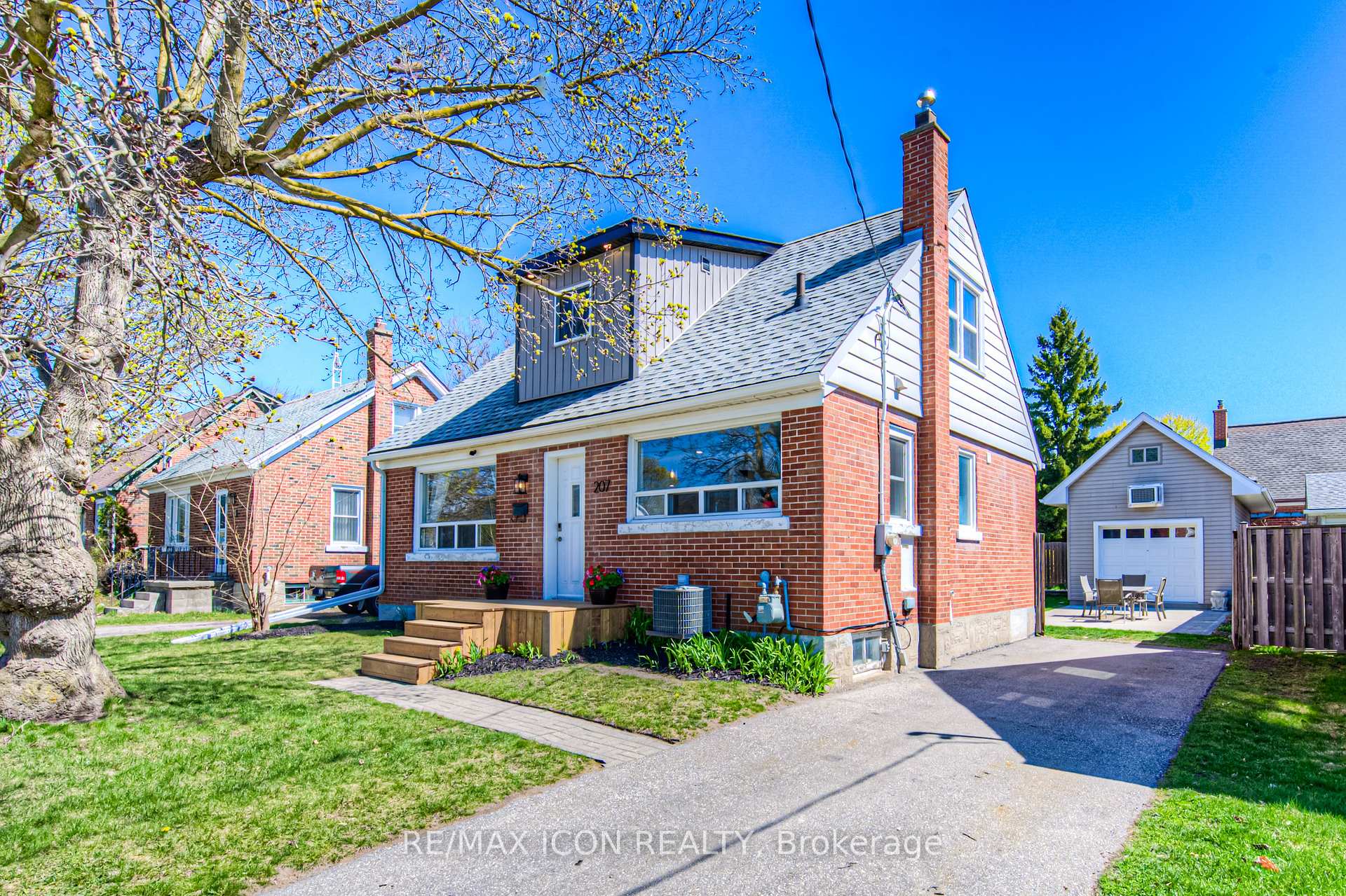 Photo 1 of 207 Lorne Avenue, Kitchener, Southdale — HOMEH
