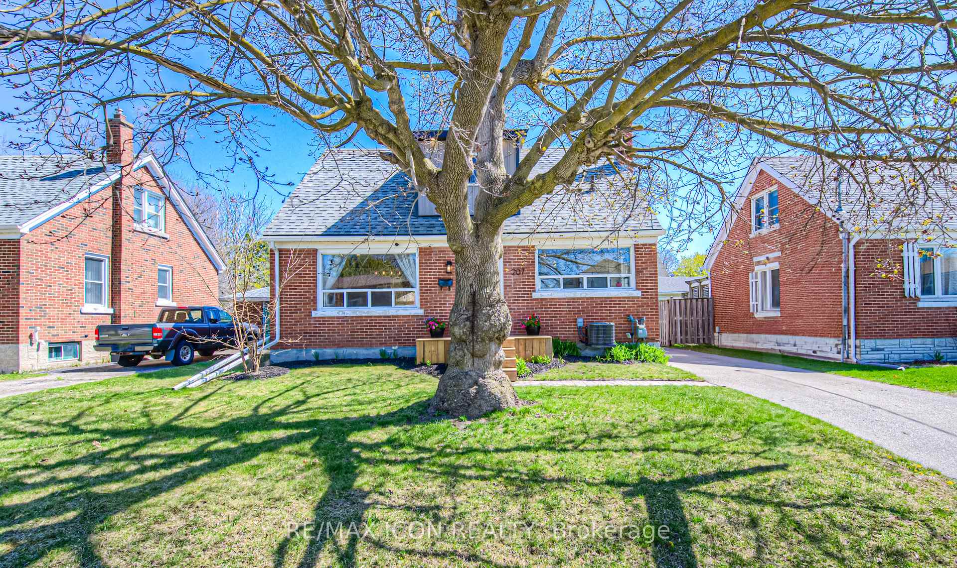 Photo 2 of 207 Lorne Avenue, Kitchener, Southdale — HOMEH