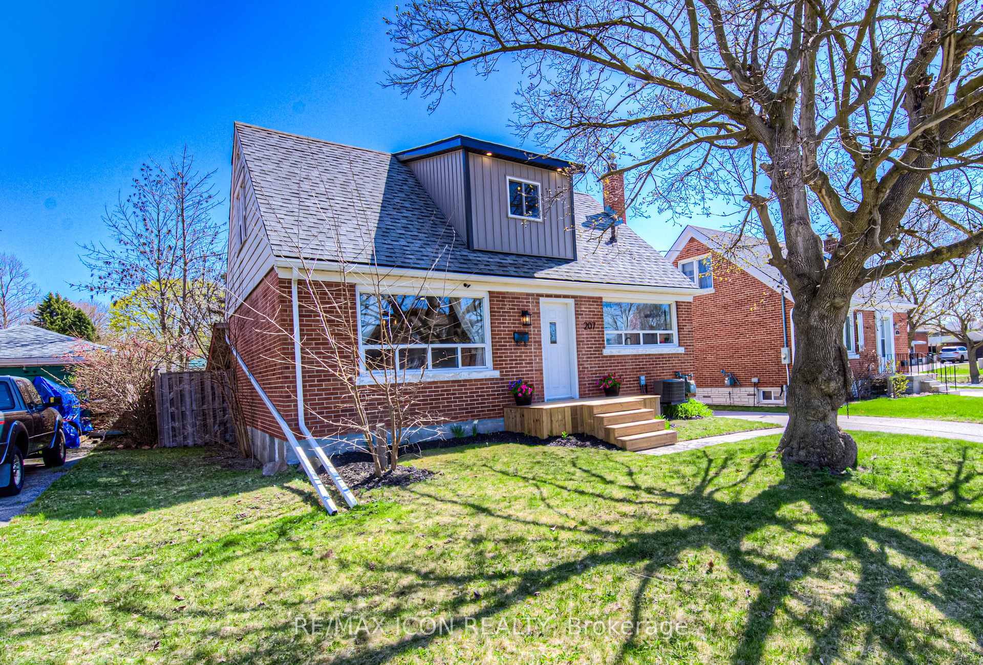 Photo 3 of 207 Lorne Avenue, Kitchener, Southdale — HOMEH