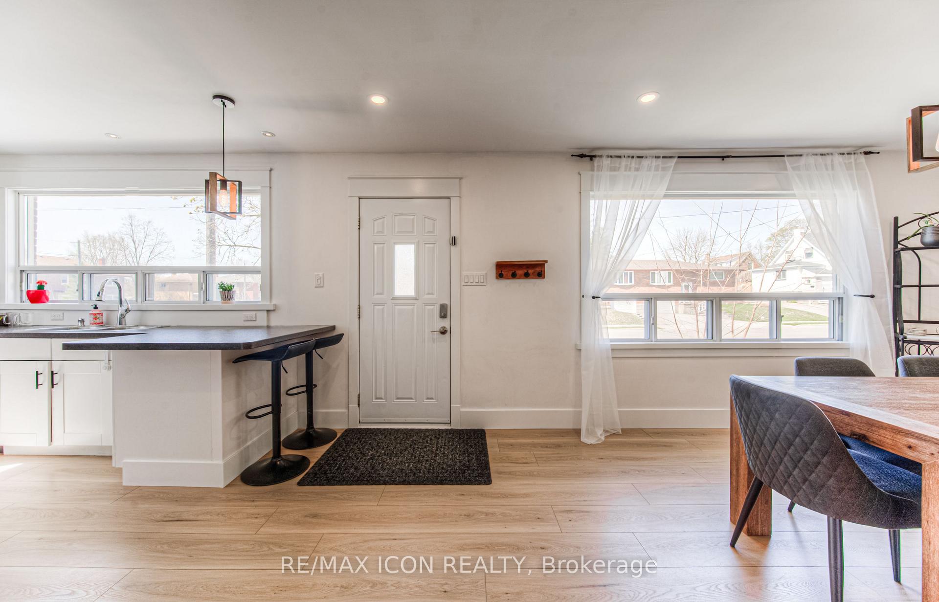 Photo 4 of 207 Lorne Avenue, Kitchener, Southdale — HOMEH