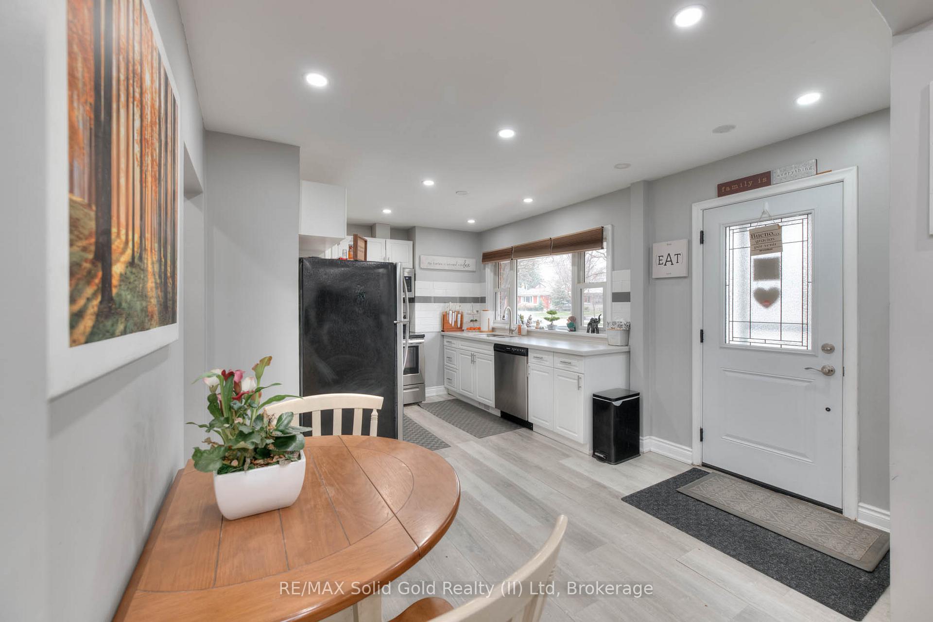 Photo 6 of 39 Sandra Avenue, Kitchener — HOMEH