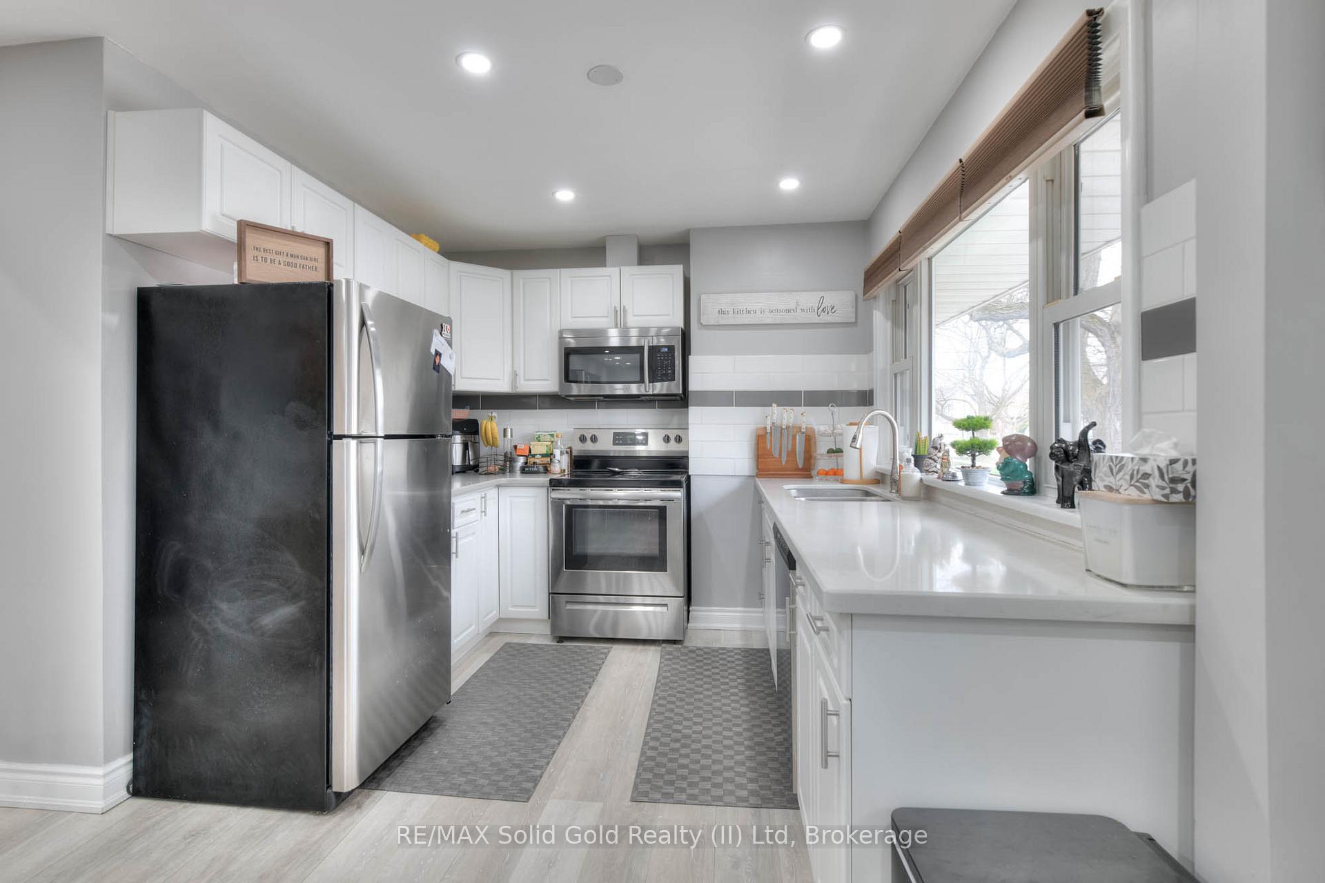 Photo 9 of 39 Sandra Avenue, Kitchener — HOMEH